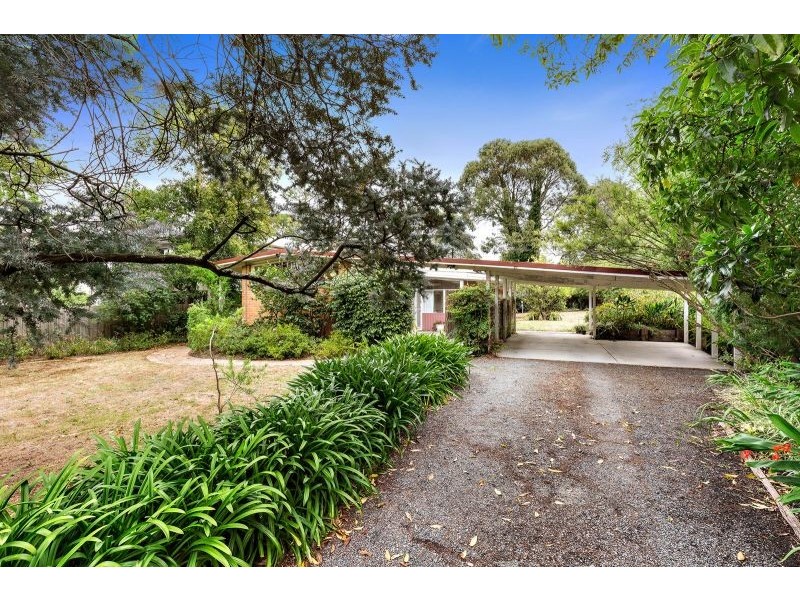4 Longland Road, Mitcham VIC 3132