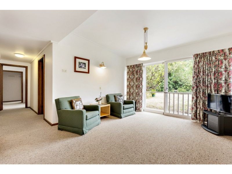 4 Longland Road, Mitcham VIC 3132