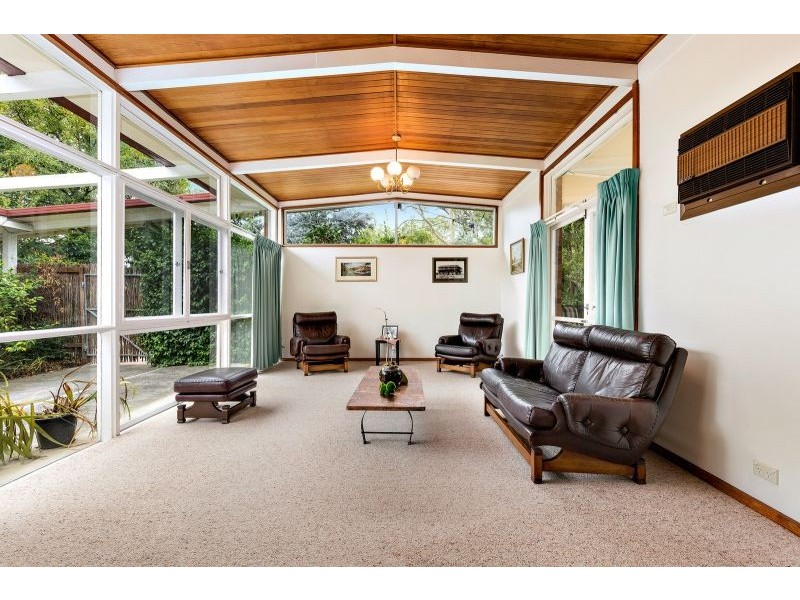 4 Longland Road, Mitcham VIC 3132