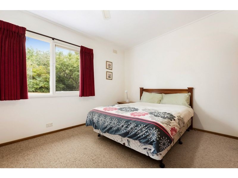 4 Longland Road, Mitcham VIC 3132