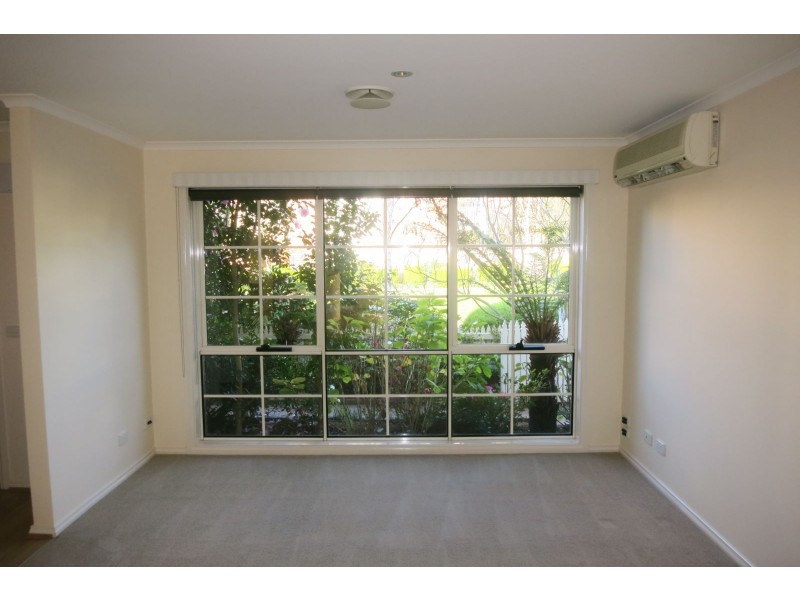 2 Botanic Walk, Mont Albert North VIC 3129