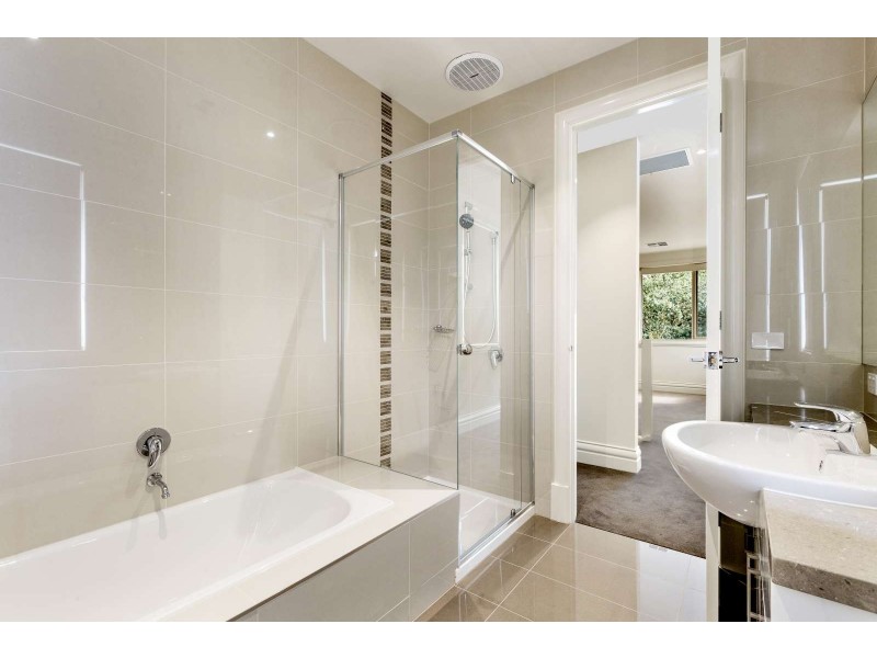 1/2 Tyrrell Avenue, Blackburn VIC 3130