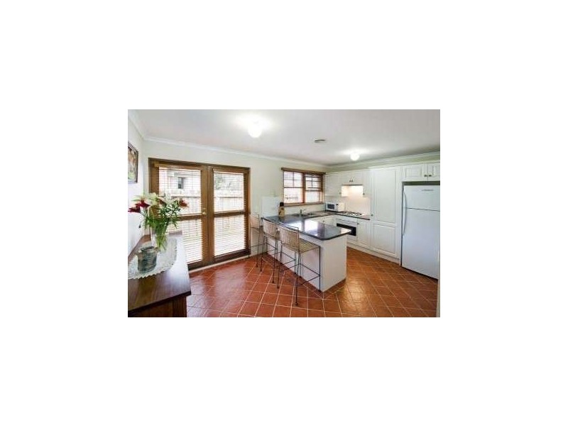 2/17 Montpellier Road, Burwood VIC 3125
