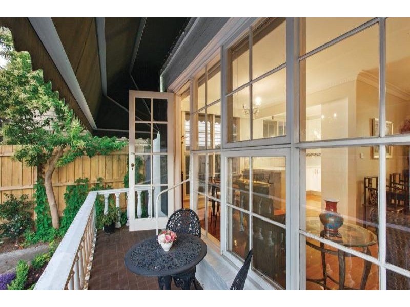 2/42 Alexandra Avenue, Canterbury VIC 3126