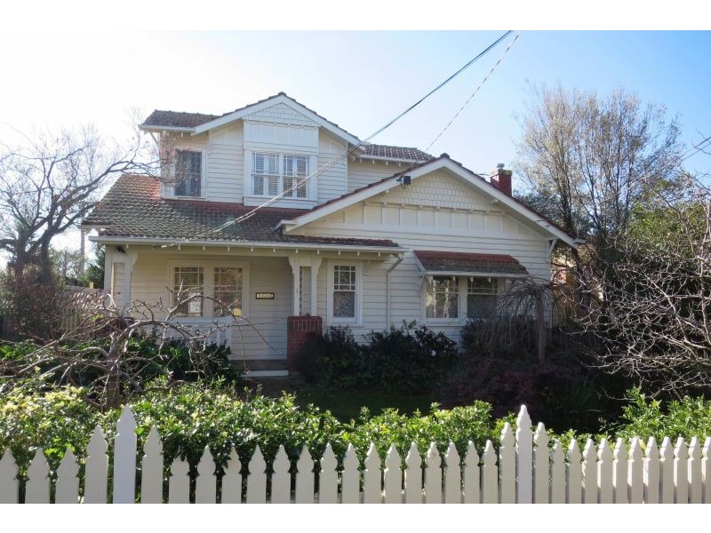 1 Kinloch Avenue, Mont Albert VIC 3127