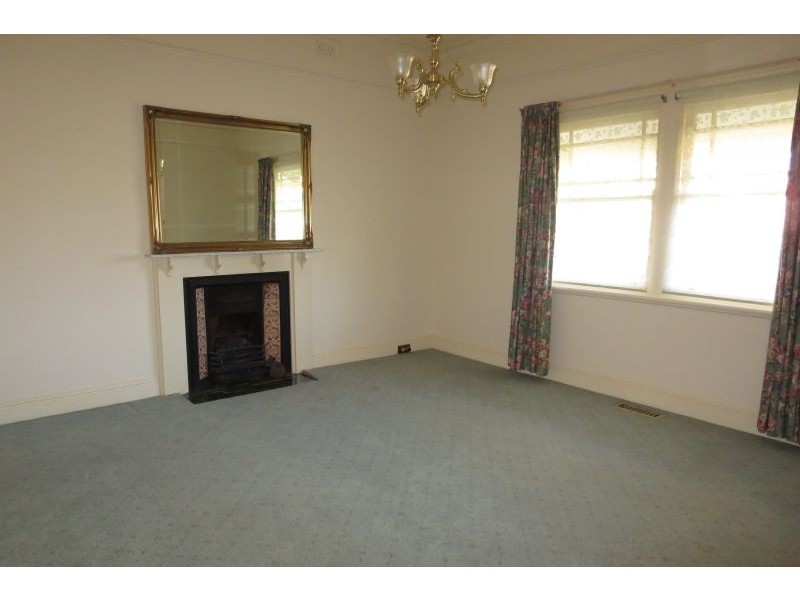 1 Kinloch Avenue, Mont Albert VIC 3127