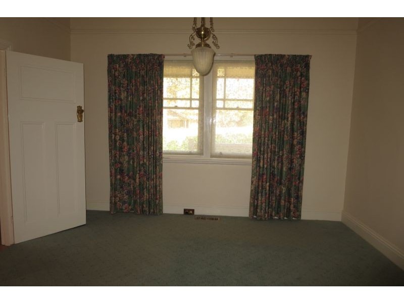 1 Kinloch Avenue, Mont Albert VIC 3127