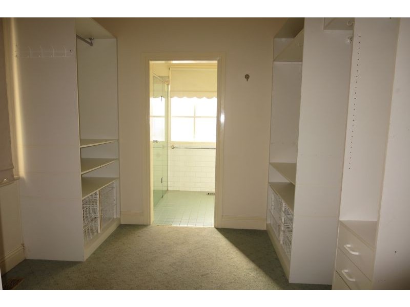 1 Kinloch Avenue, Mont Albert VIC 3127