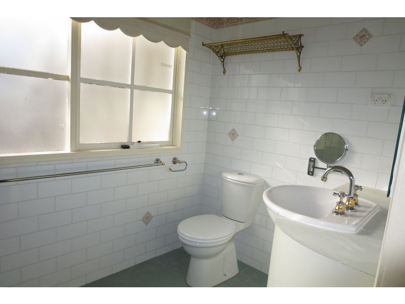 1 Kinloch Avenue, Mont Albert VIC 3127