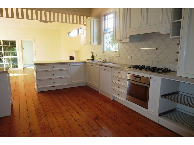 1 Kinloch Avenue, Mont Albert VIC 3127