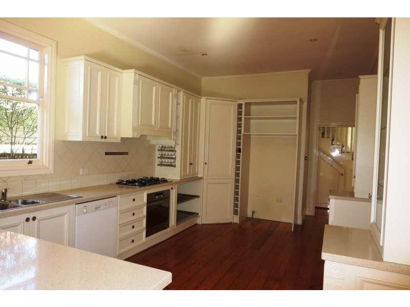 1 Kinloch Avenue, Mont Albert VIC 3127