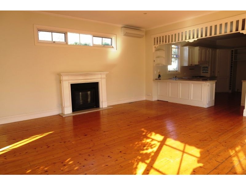 1 Kinloch Avenue, Mont Albert VIC 3127