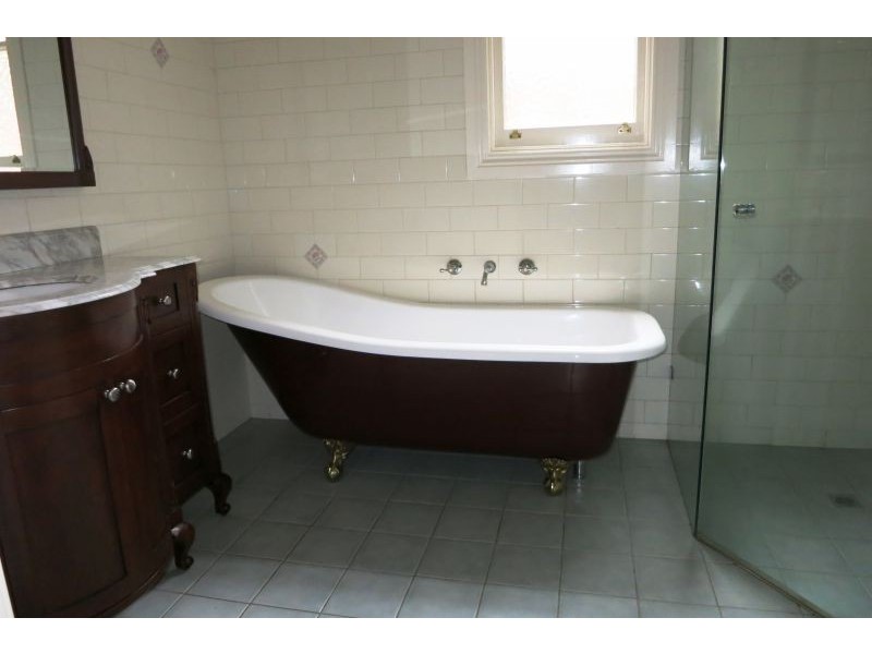 1 Kinloch Avenue, Mont Albert VIC 3127