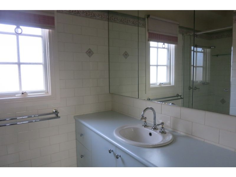 1 Kinloch Avenue, Mont Albert VIC 3127