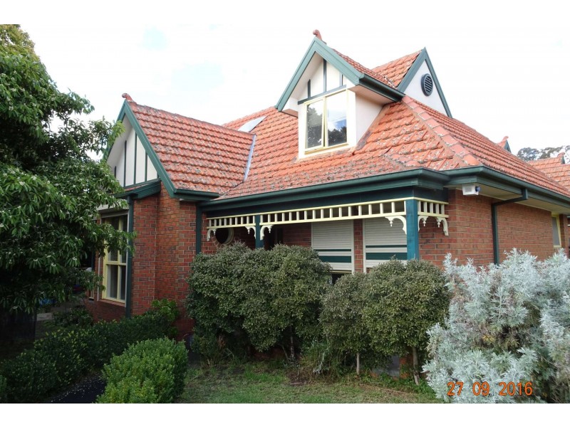 20 Victoria Crescent, Mont Albert VIC 3127