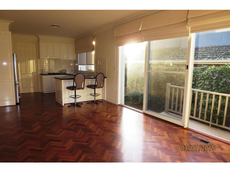 2/10 Henry Street, Balwyn VIC 3103