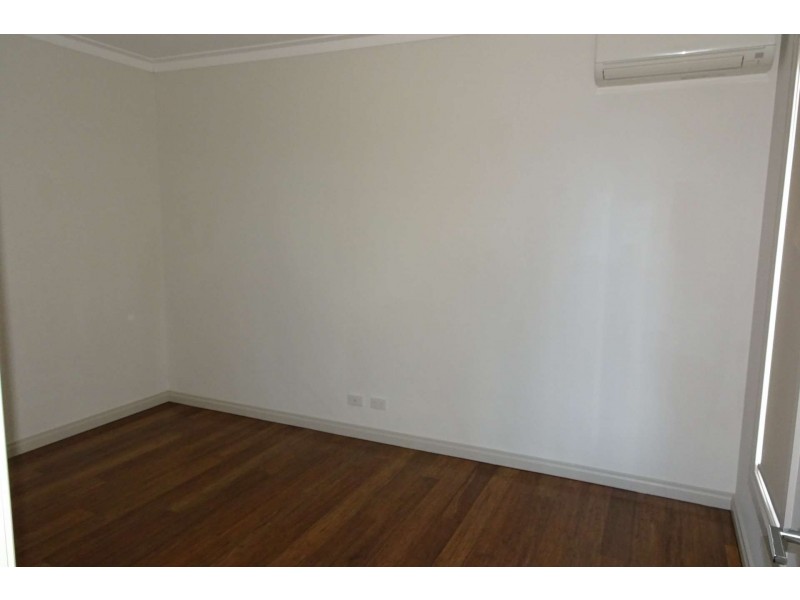 1/4 Loraine Avenue, Box Hill North VIC 3129