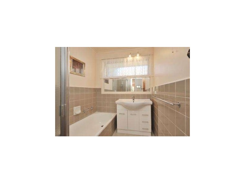 2/16 Woodlands Ave, Kew East VIC 3102