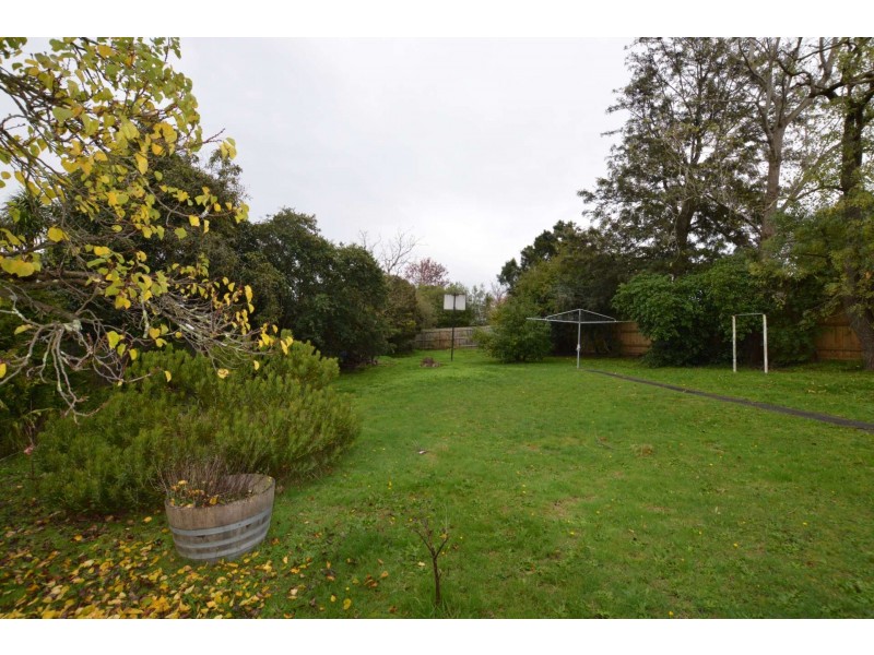 105 Rostrevor Parade, Mont Albert North VIC 3129