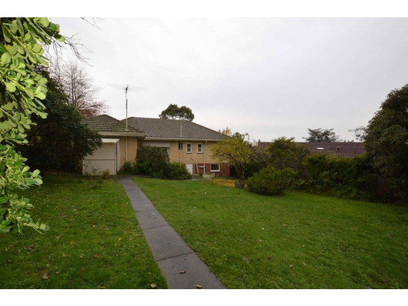 105 Rostrevor Parade, Mont Albert North VIC 3129