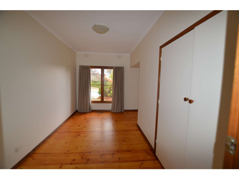 105 Rostrevor Parade, Mont Albert North VIC 3129