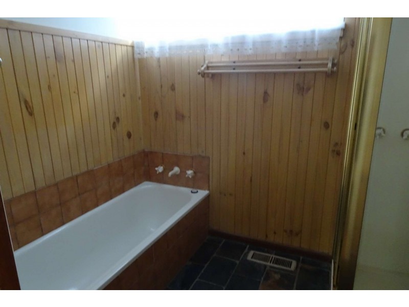 32 Kirstina Road, Glen Waverley VIC 3150