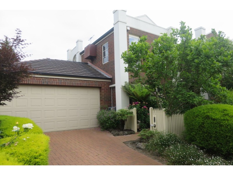 2 Botanic Walk, Mont Albert North VIC 3129