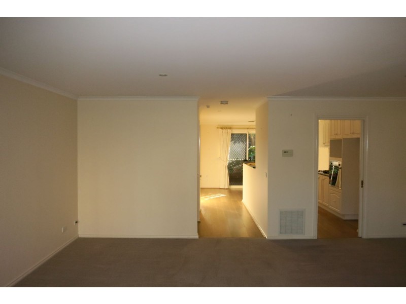 2 Botanic Walk, Mont Albert North VIC 3129