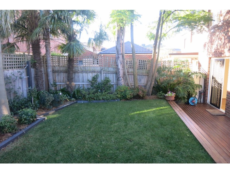 2 Botanic Walk, Mont Albert North VIC 3129