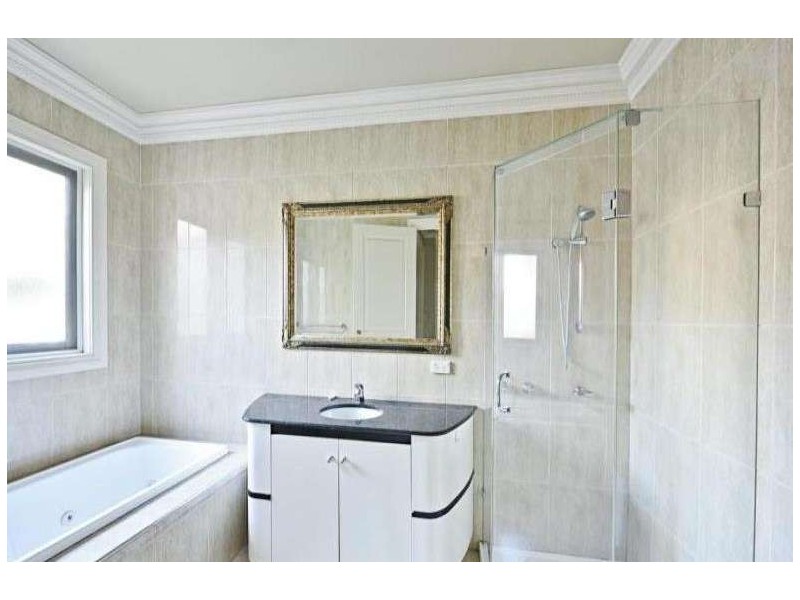 1A Grosvenor Pde, Balwyn VIC 3103