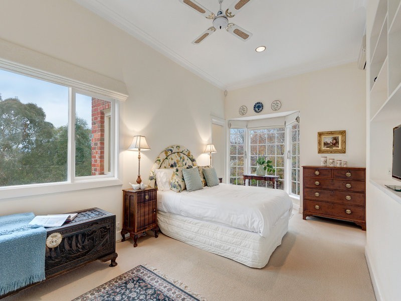 25 Goldthorns Ave, Kew VIC 3101