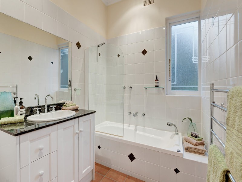 25 Goldthorns Ave, Kew VIC 3101