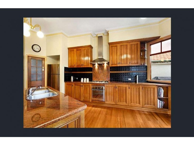 17 Wilson St, Surrey Hills VIC 3127