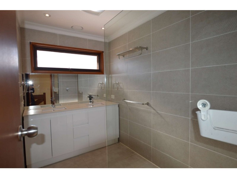 29 Owens St, Doncaster East VIC 3109