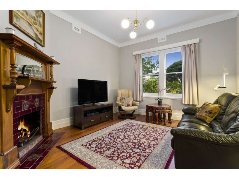 33 Kingston Rd, Surrey Hills VIC 3127