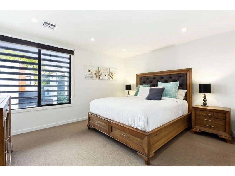 11 Ellsworth Cres, Camberwell VIC 3124