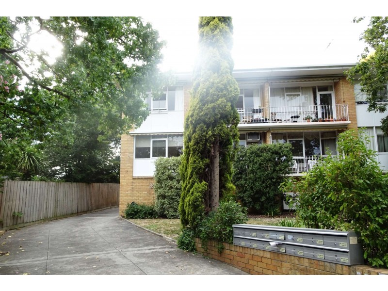 11/18 Alexandra Crescent, Surrey Hills VIC 3127