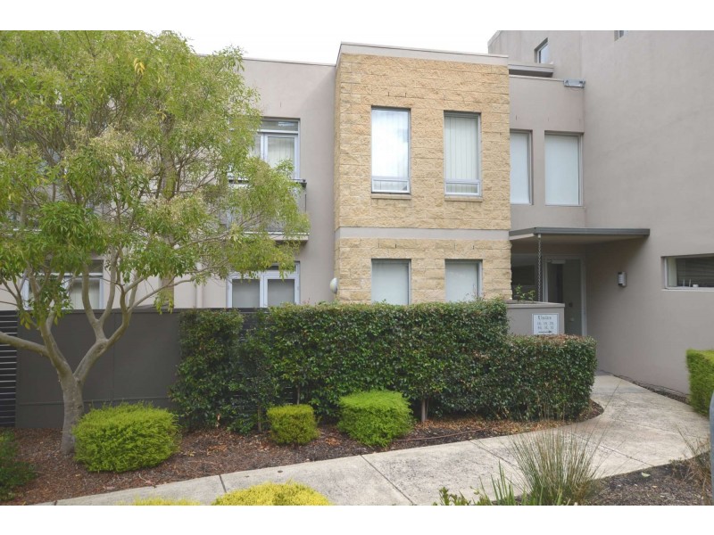 18/3 Sovereign Point Court, Doncaster VIC 3108
