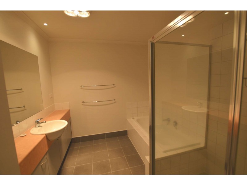18/3 Sovereign Point Court, Doncaster VIC 3108