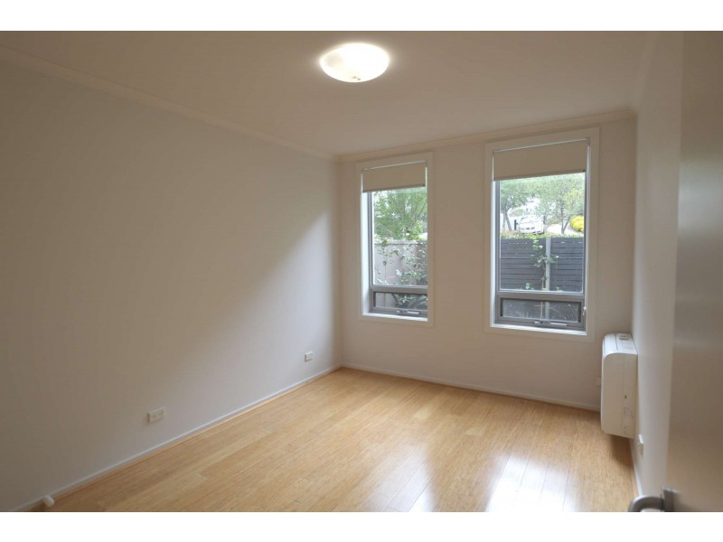 18/3 Sovereign Point Court, Doncaster VIC 3108
