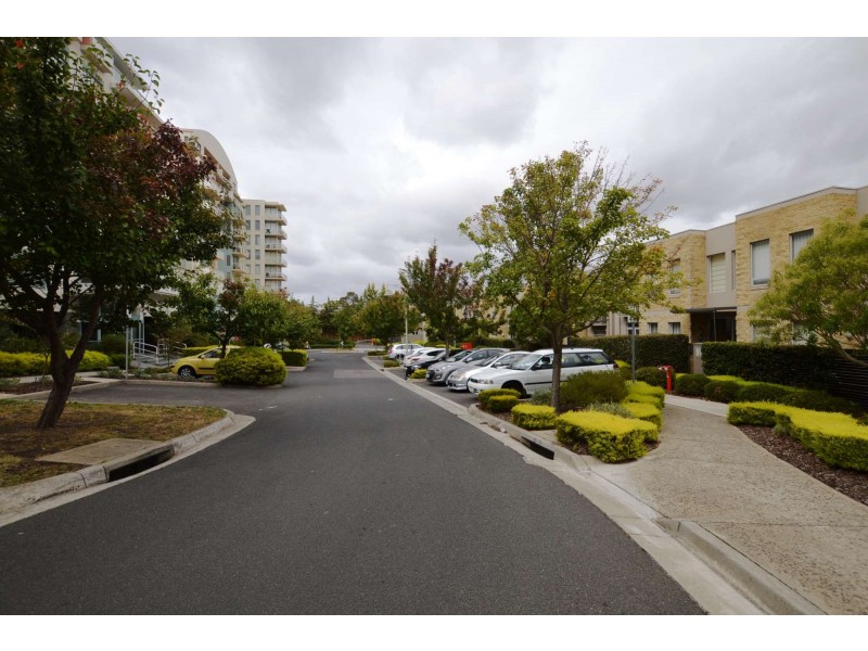 18/3 Sovereign Point Court, Doncaster VIC 3108
