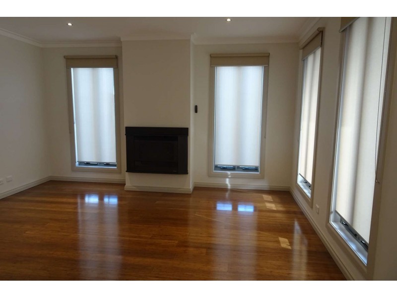 2/4 Loraine Avenue, Box Hill North VIC 3129