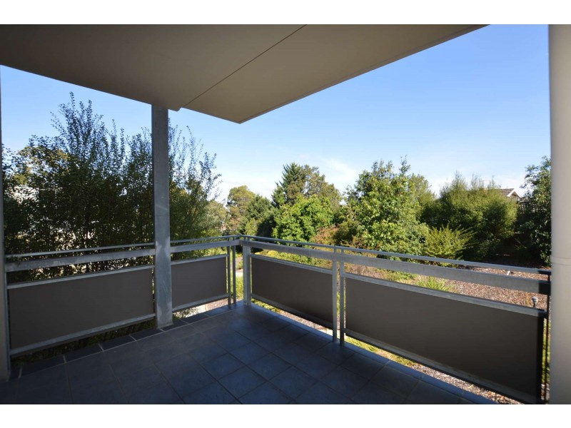 20/3 Sovereign Point Court, Doncaster VIC 3108