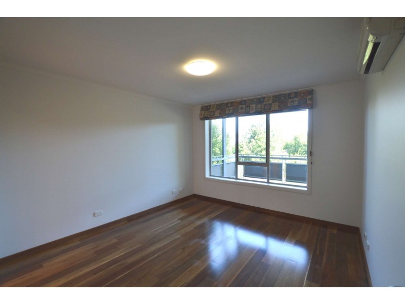 20/3 Sovereign Point Court, Doncaster VIC 3108