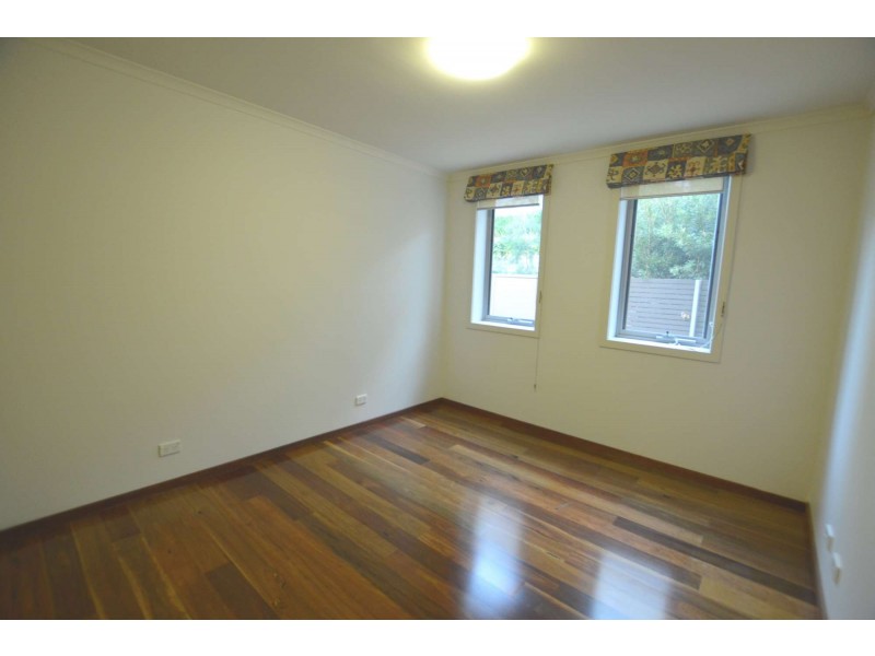 20/3 Sovereign Point Court, Doncaster VIC 3108