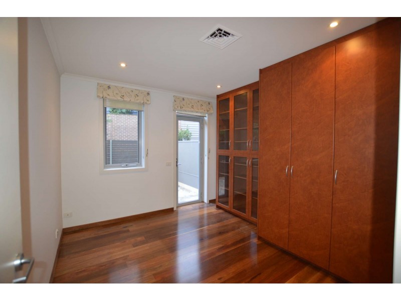 20/3 Sovereign Point Court, Doncaster VIC 3108