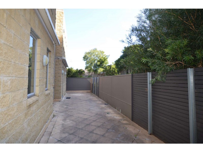 20/3 Sovereign Point Court, Doncaster VIC 3108