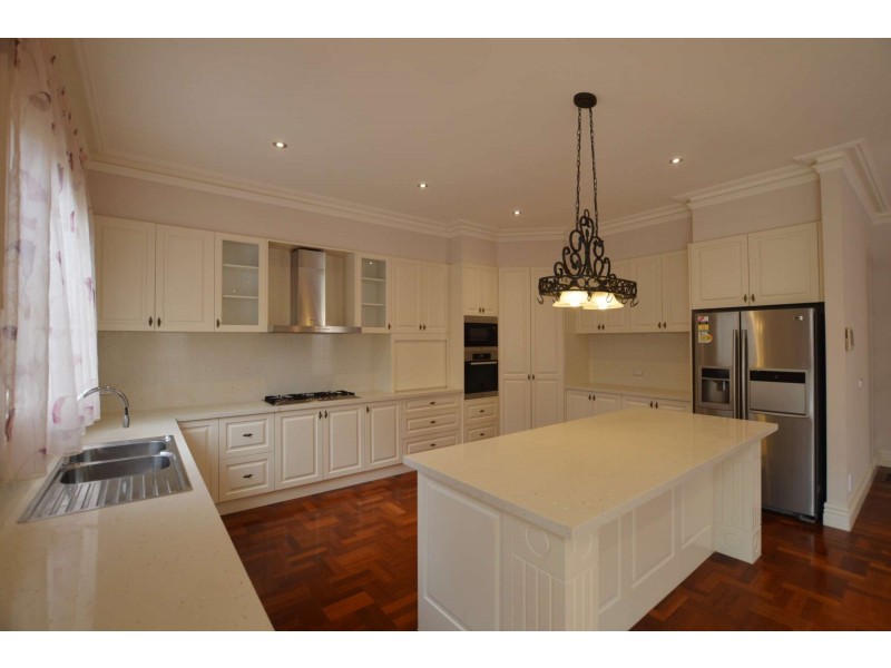 8 Wentworth Ave, Canterbury VIC 3126