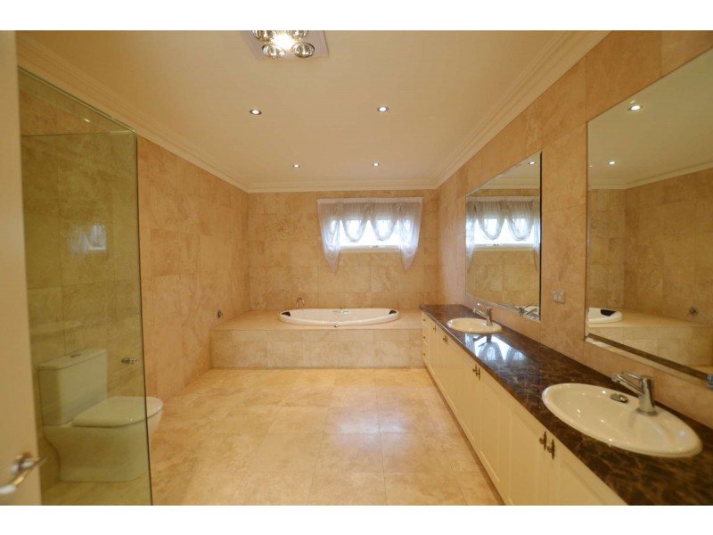 8 Wentworth Ave, Canterbury VIC 3126