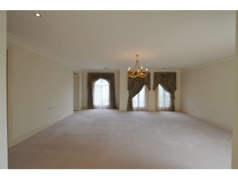 8 Wentworth Ave, Canterbury VIC 3126